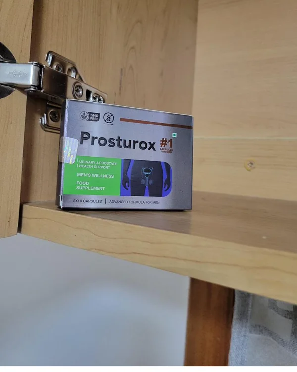 Boîte de Prosturox posée sur une étagère en bois